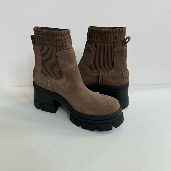 UGG BROOKLYN CHELSEA HICKORY WATERPROOF PLATFORM BOOTS - Picture 2 of 6